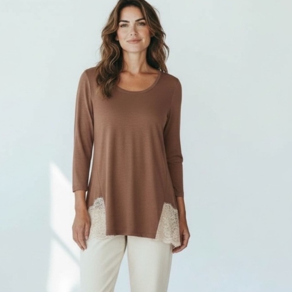 Élégant Nutmeg Blouse with Finishes of Wide Lace Trim   size XS-SM